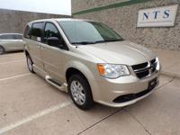 DODGE GRAND CARAVAN SE HANDICAPPED WHEELCHAIR POWER RAMP VAN Irving, TX - Image 4