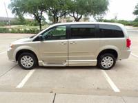 DODGE GRAND CARAVAN SE HANDICAPPED WHEELCHAIR POWER RAMP VAN Irving, TX - Image 6