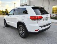 2018 JEEP GRAND CHEROKEE LAREDO NAVIGATION ( DOWN WE FINANCE ALL) Free shipping from our Florida dealership - Image 9