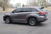 2018 Toyota Highlander AWD All Wheel Drive XLE SUV Victory Motors of Colorado - Image 9