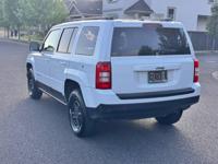 2016 Jeep Patriot SUV. CLEAR TITLE. CARFAX (2 owners) daily Driver multnomah county - Image 6
