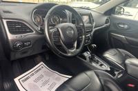 2019 Jeep Cherokee Latitude Plus * WE FINANCE ALL CREDIT WELCOME! NO DEALER FEES - Image 9