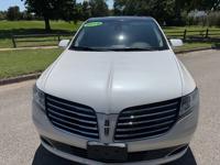 2019 Lincoln MKT AWD Norman - Image 3