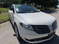 2019 Lincoln MKT AWD Norman - Image 4