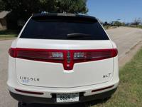 2019 Lincoln MKT AWD Norman - Image 7