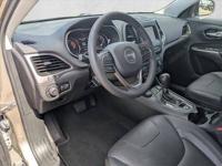2021 Jeep Cherokee Latitude Lux 4x4 4WD SUV AUTONATION Call (281) 769-3280 or MESSAGE/CHAT to confirm availability - Image 10