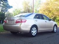 2008 Toyota Camry LE 4dr Sedan 5A East Brunswick, NJ - Image 5