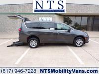 23 CHRYSLER VOYAGER LX HANDICAP WHEELCHAIR REAR ENTRY RAMP VAN Irving, TX