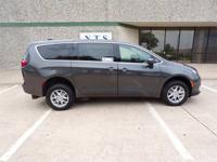 23 CHRYSLER VOYAGER LX HANDICAP WHEELCHAIR REAR ENTRY RAMP VAN Irving, TX - Image 3