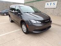 23 CHRYSLER VOYAGER LX HANDICAP WHEELCHAIR REAR ENTRY RAMP VAN Irving, TX - Image 4