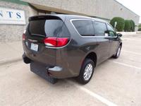 23 CHRYSLER VOYAGER LX HANDICAP WHEELCHAIR REAR ENTRY RAMP VAN Irving, TX - Image 8