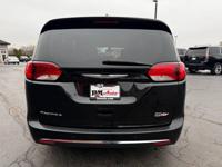 2017 Chrysler Pacifica Touring-L - Seating for 7 - New tires! Oak Forest - Image 7