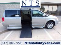 42K MILE DODGE GRAND CARAVAN SXT HANDICAP WHEELCHAIR RAMP VAN Irving, TX - Image 2