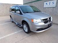 42K MILE DODGE GRAND CARAVAN SXT HANDICAP WHEELCHAIR RAMP VAN Irving, TX - Image 4