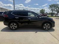2019 Nissan Rogue FWD SV - Image 9