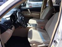 2013 Toyota Highlander FWD 4dr I4 (Natl) _Toyota_ _Highlander_ _Sedan_ - Image 10