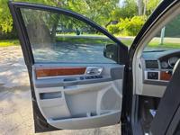 2009 CHRYSLER TOWN AND COUNTRY ZION ILLINOIS - Image 10