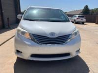 2015 Toyota Sienna XLE 8-Passenger 4D Edmond @ Legacy Auto - Image 4