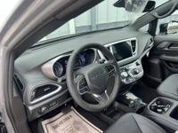 2025 CHRYSLER VOYAGER WHEELCHAIR VAN! FACTORY DIRECT PRICING! SAVE BIG PORTLAND - Image 5