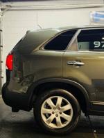 2011 Kia Sorento - Spacious and Affordable ~ Only 109K Miles! New Tires! - Image 6