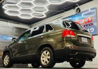 2011 Kia Sorento - Spacious and Affordable ~ Only 109K Miles! New Tires! - Image 8