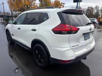 2017 Nissan Rogue SV Awd / STAR WARS Edition/ Pano Roof/ Back-Up Cam Salem-1477 Hawthorne Ave NE - Image 4