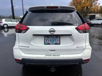 2017 Nissan Rogue SV Awd / STAR WARS Edition/ Pano Roof/ Back-Up Cam Salem-1477 Hawthorne Ave NE - Image 5
