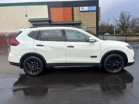 2017 Nissan Rogue SV Awd / STAR WARS Edition/ Pano Roof/ Back-Up Cam Salem-1477 Hawthorne Ave NE - Image 7