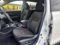 2017 Nissan Rogue SV Awd / STAR WARS Edition/ Pano Roof/ Back-Up Cam Salem-1477 Hawthorne Ave NE - Image 9