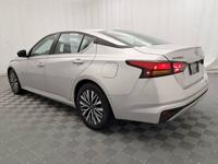 2024 Nissan Altima 2.5 SV Premium Sedan Autos of Chicago - Image 5