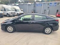 2022 Toyota Prius L Eco 4dr Hatchback - Image 4