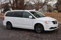 2017 Dodge Grand Caravan SXT Van Victory Motors of Colorado - Image 3