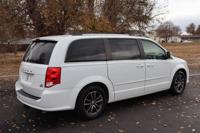 2017 Dodge Grand Caravan SXT Van Victory Motors of Colorado - Image 5