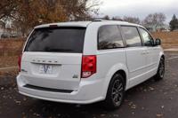 2017 Dodge Grand Caravan SXT Van Victory Motors of Colorado - Image 6