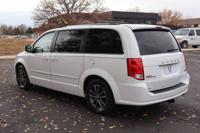 2017 Dodge Grand Caravan SXT Van Victory Motors of Colorado - Image 9