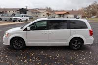 2017 Dodge Grand Caravan SXT Van Victory Motors of Colorado - Image 10