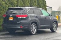2017 Toyota Highlander AWD All Wheel Drive XLE SUV ((CALL FOR PRICE)) - Image 5