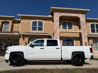 2018 Chevy Silverado Crew Cab 5.3L Clean Car Fax Soth Houston - Image 3
