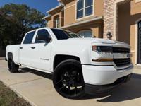 2018 Chevy Silverado Crew Cab 5.3L Clean Car Fax Soth Houston - Image 8