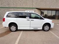 19 DODGE GRAND CARAVAN SE MOBILITY HANDICAP WHEELCHAIR MANUAL RAMP VAN Irving, TX - Image 4