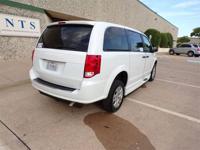 19 DODGE GRAND CARAVAN SE MOBILITY HANDICAP WHEELCHAIR MANUAL RAMP VAN Irving, TX - Image 10