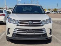 2017 Toyota Highlander LE SUV (346) 245-5090 to confirm-FINANCING AVAILABLE OAC - Image 3