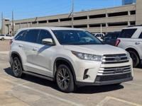 2017 Toyota Highlander LE SUV (346) 245-5090 to confirm-FINANCING AVAILABLE OAC - Image 4