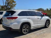 2017 Toyota Highlander LE SUV (346) 245-5090 to confirm-FINANCING AVAILABLE OAC - Image 6