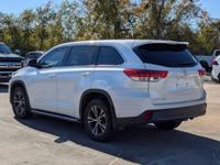 2017 Toyota Highlander LE SUV (346) 245-5090 to confirm-FINANCING AVAILABLE OAC - Image 8
