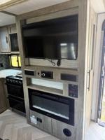 2022 Forest River heritage 22rbhl + Gator Truck Center of Ocala - Image 9