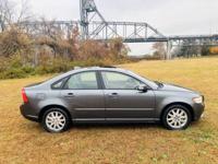 2008 Volvo S40 2.4I Sunroof runs drives looks great Our website is Motorhubnj.com - Image 5