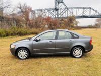 2008 Volvo S40 2.4I Sunroof runs drives looks great Our website is Motorhubnj.com - Image 6