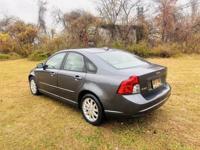 2008 Volvo S40 2.4I Sunroof runs drives looks great Our website is Motorhubnj.com - Image 10