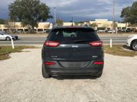 2018 Jeep Cherokee Latitude Plus 4x4 Latitude Plus 4dr SUV ORANGE PARK - Image 9